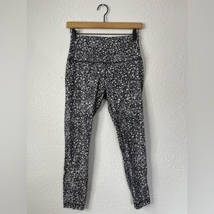 LULULEMON Venture Floral Alpine White Black Align High Rise Pant 25” Size 8
